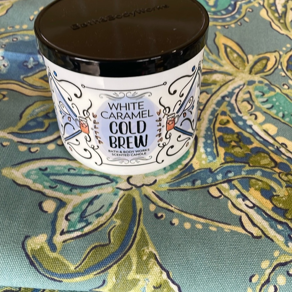 NWT Bath & Body Works White Caramel Cold Brew Large 14.5 ounce 3 wick candle.​